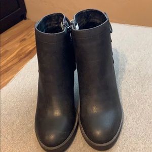 American Eagle booties